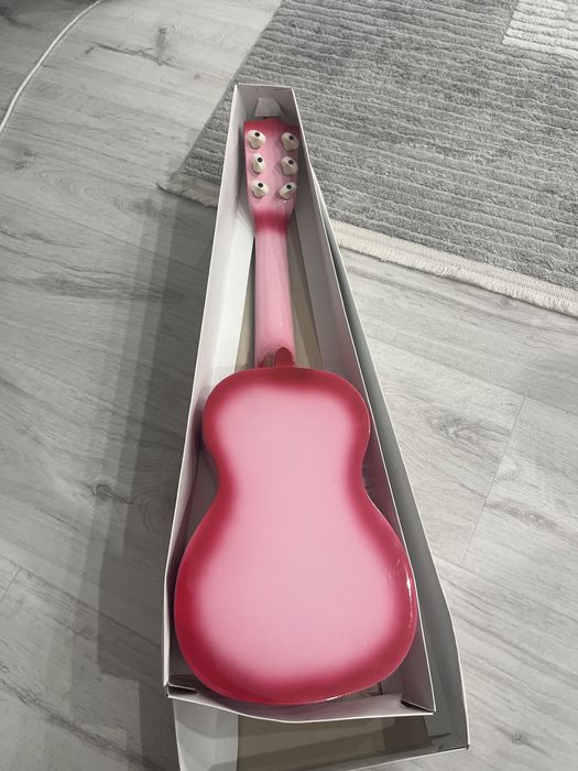 Продам укулеле почти новая