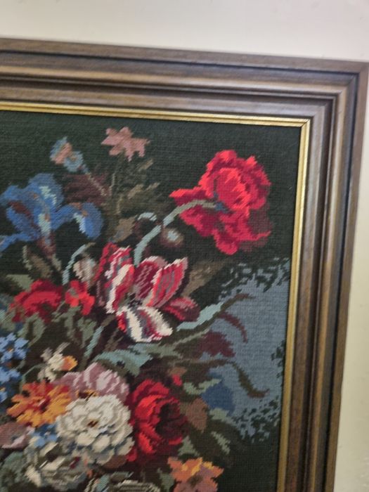 Гоблен цветя масивна дървена луксозна рамка