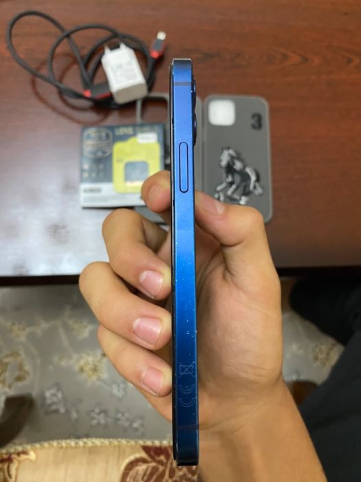 iPhone 12 в хорошем состоянии