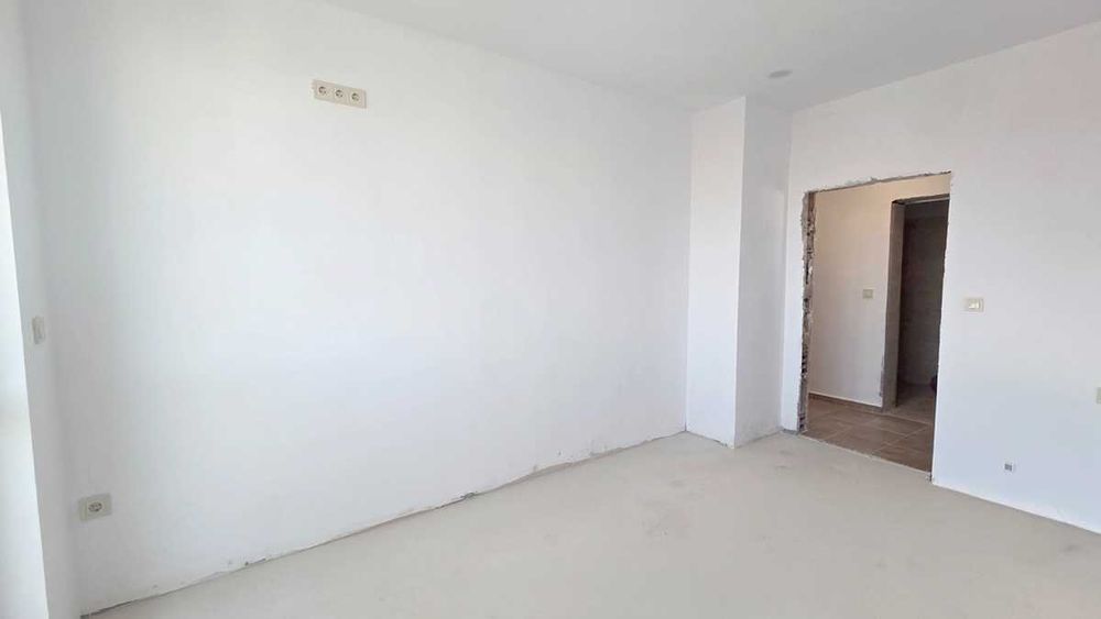 Четиристаен апартамент в Елин Пелин