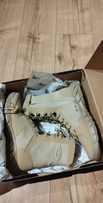 Bocanci vara oakley 44