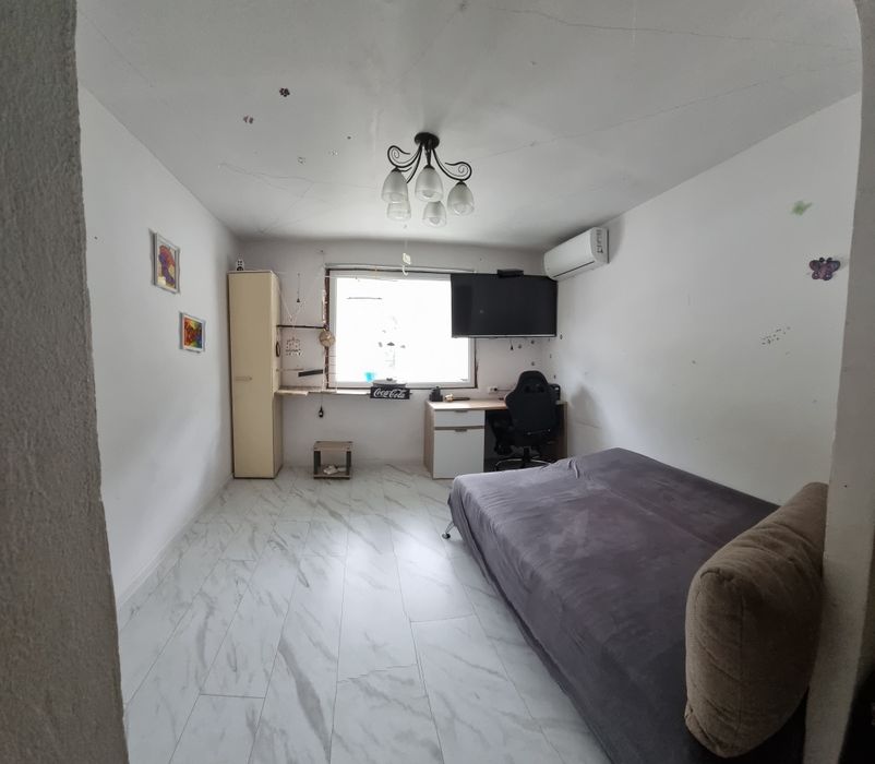 Apartament 2 camere decomandat, centrul orașului Brezoi, vedere la Vârful Țurțudan