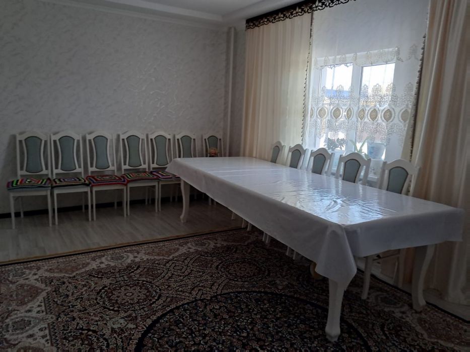 Стол для гостинной