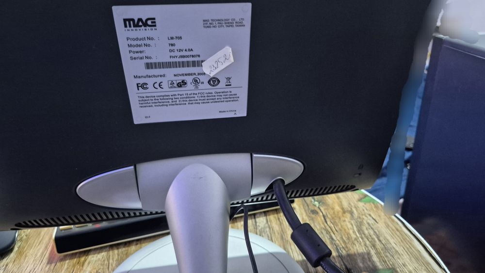 Настолен компютър с монитор 17 инча подходящ за филми, интернет, музик