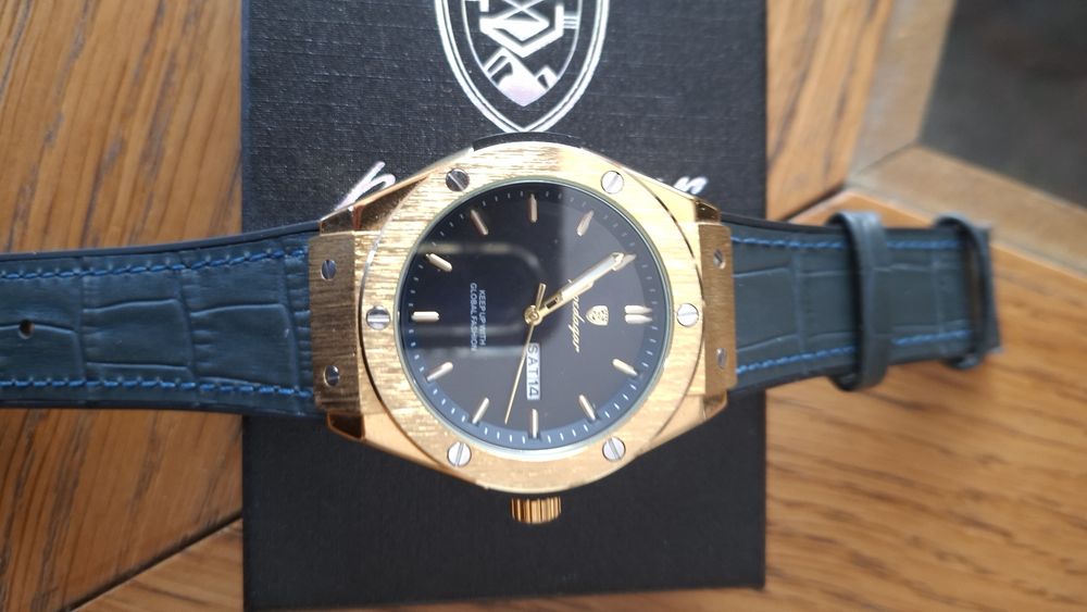 Чисто нов мъжки часовник