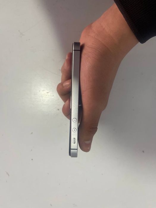 Iphone se 1        .