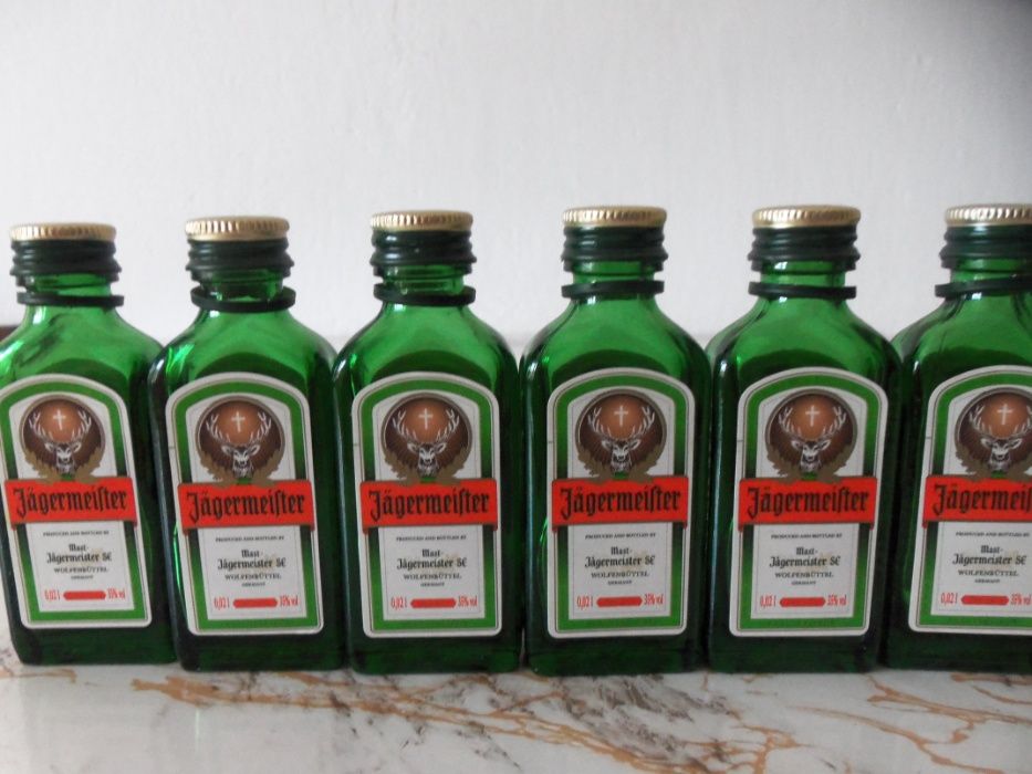 Порцеланов кувшин/каничка, Прибори за хранене.Чинии-дълбоки и плитки.