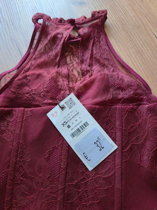 НОВ дантелен топ ZARA