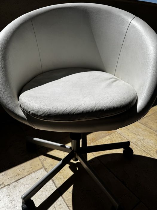 Scaun rotativ piele ecologica