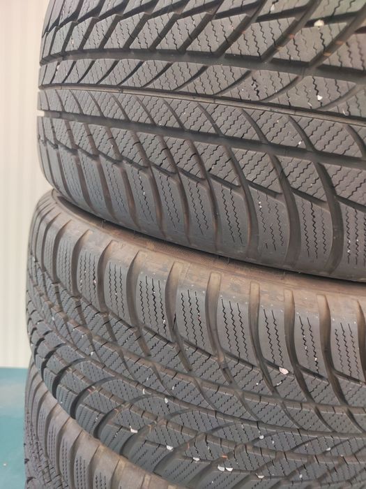 4 бр зимни 225/45/18 Bridgestone 23г