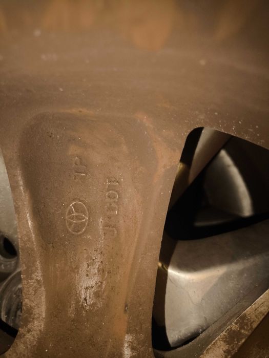 Джанти Тойота 16 инча + гайки + патерица