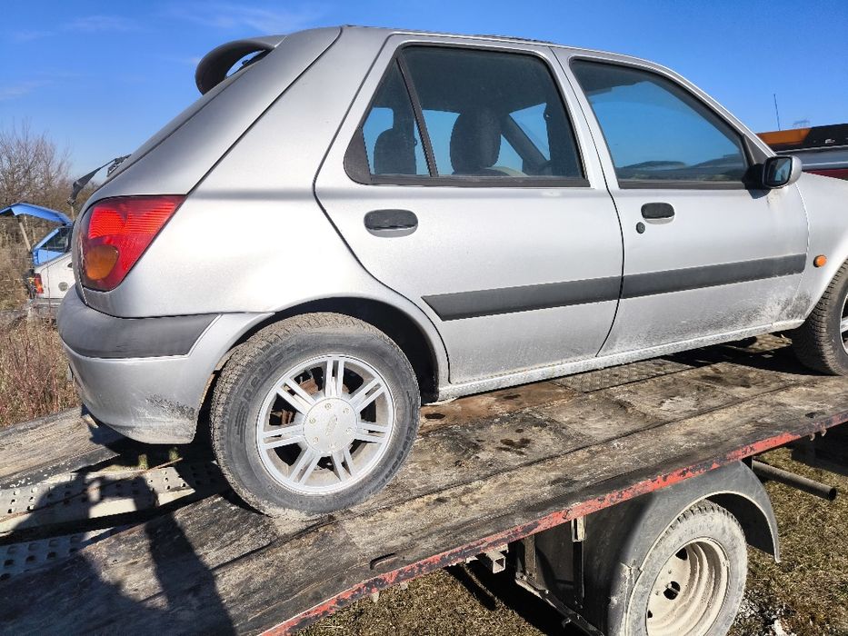 Форд фиеста 2001г. На части