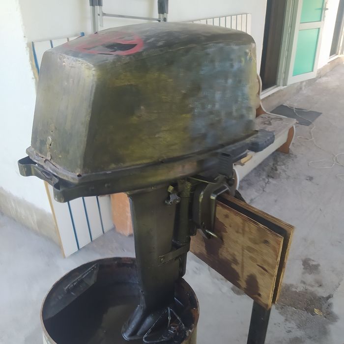 Продам лодочный мотор ветерок 8