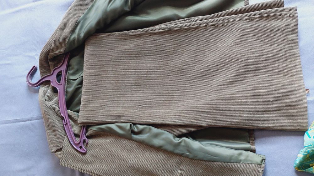 Продам женский костюм