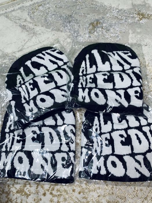 шапки зимние …….