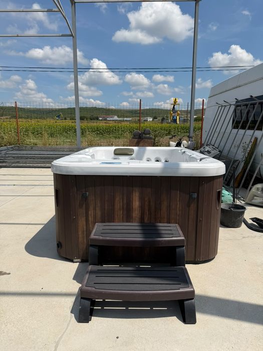 Vand jacuzzi 3-6 persoane