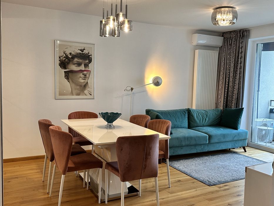 PROPRIETAR – Apartament 2 camere cu vedere spre Pietonala Coresi | Parcare inclusă — fotografia 1