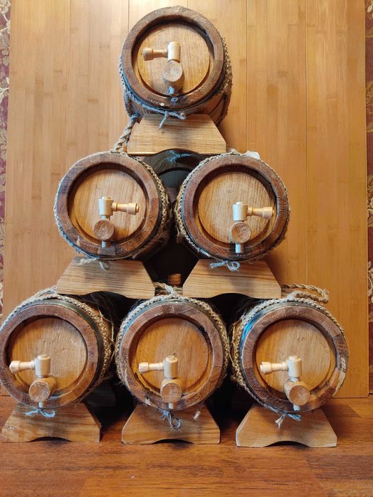 Бочки дубовые , дубовые бочки