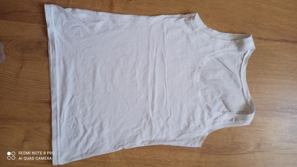 Дамска тениска и дънки, подарък бял потник