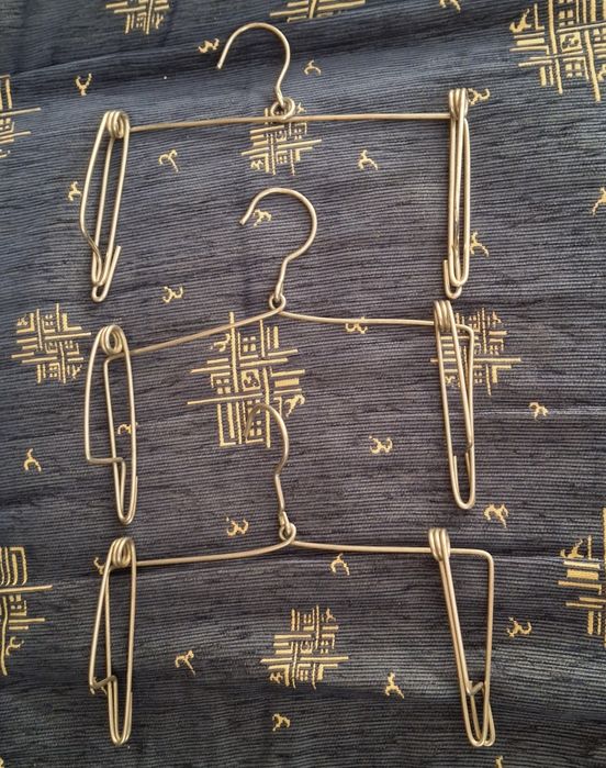 Стари дървени и метални закачалки  16бр.