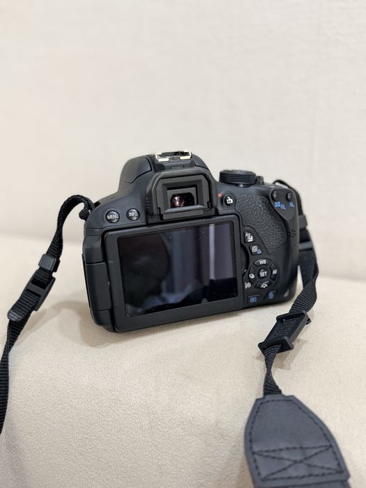 Canon EOS 700d продам в отличном состоянии