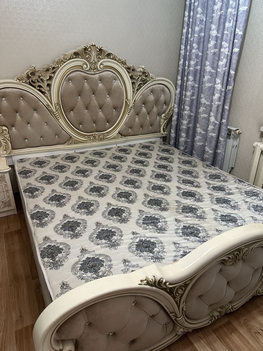 Продается спальный гарнитур