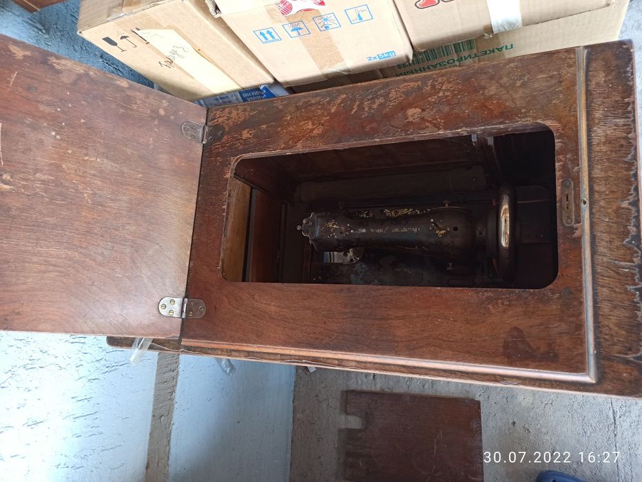 Швейная машина SINGER.