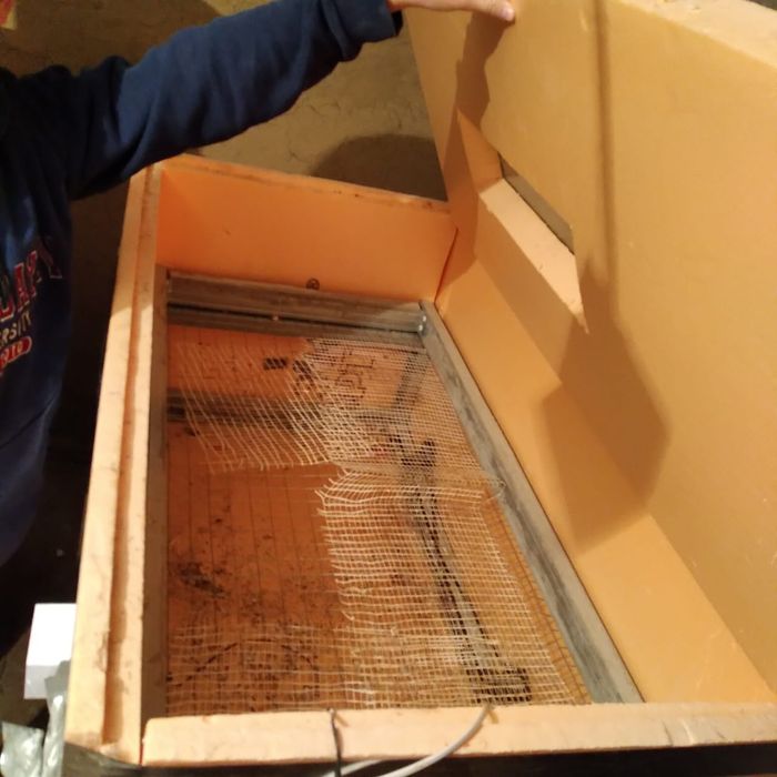 Инкубатор яйц универсальный в рабочем состояние.