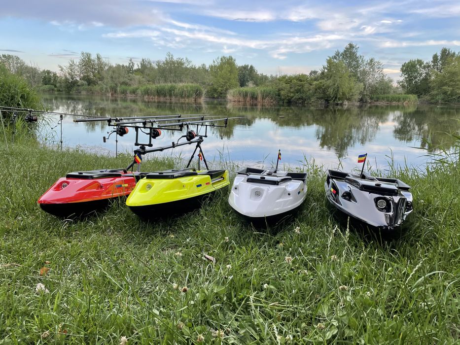 Navomodel plantat RAPTOR / Barcuta nadit pentru pescuit cu doua cuve