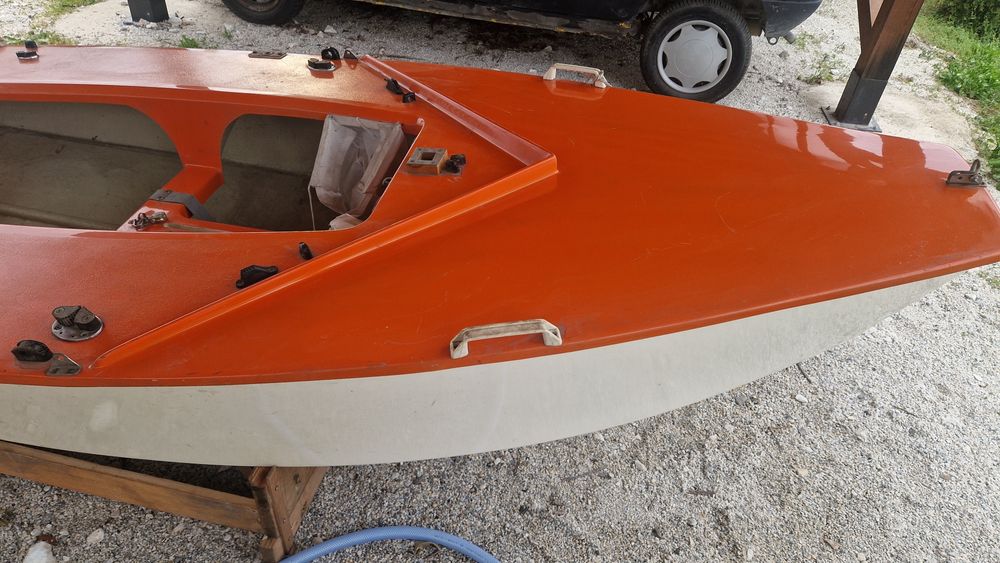 Ветроходна яхта Кадет