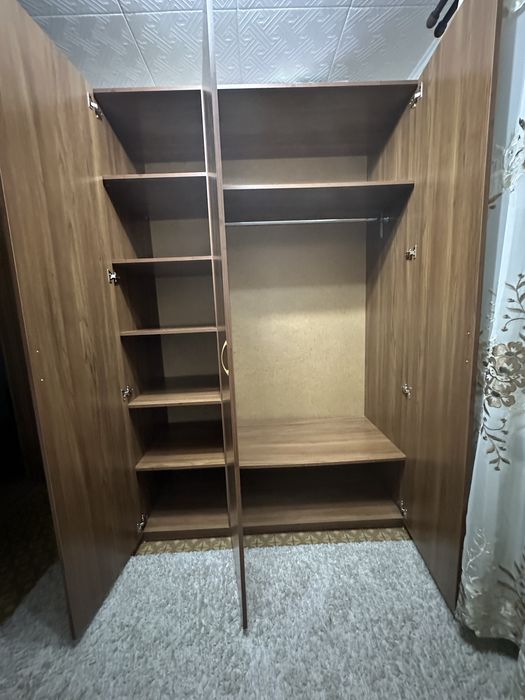 Шкаф плательный.