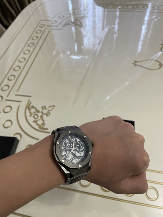 Часы от Hublot срочно