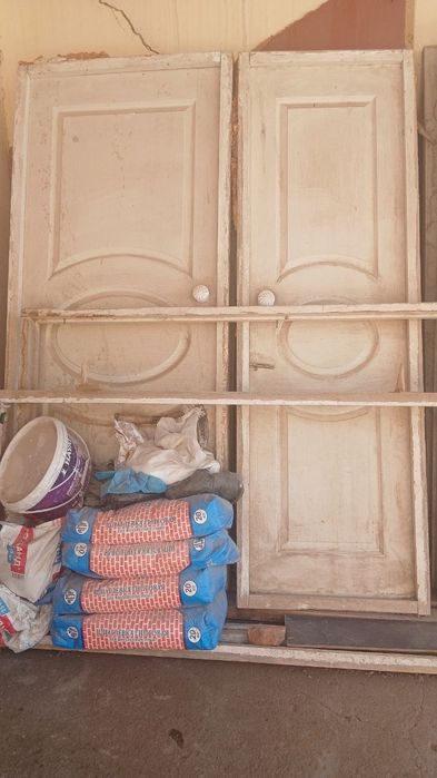 300000 eshiklar sotiladi