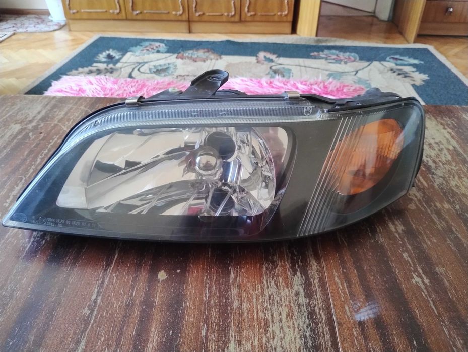 Фар за Мицубиши спейс Стар 2004г