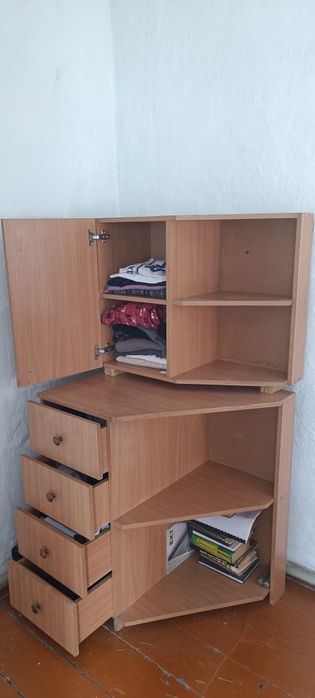 Продам угловые тумбы