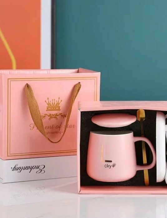 Керамическая кофейная кружка с крышкой и ложкой подарочная с подогрева