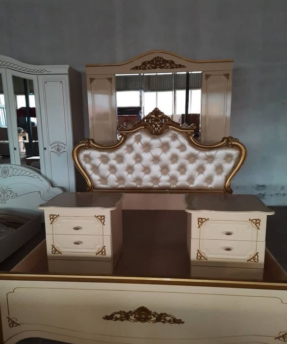 Продам спальный гарнитур