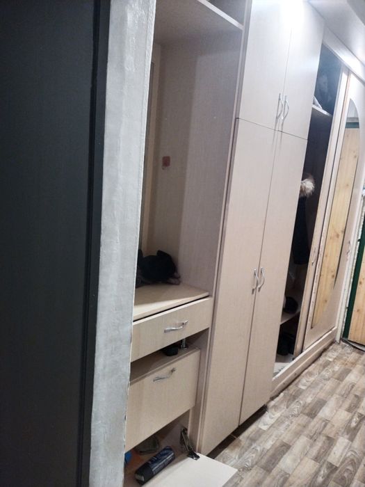 Продам  шкаф в прихожую