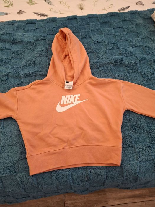 Къса блузка Nike оригинална,128-137,обличана 1-2 пъти