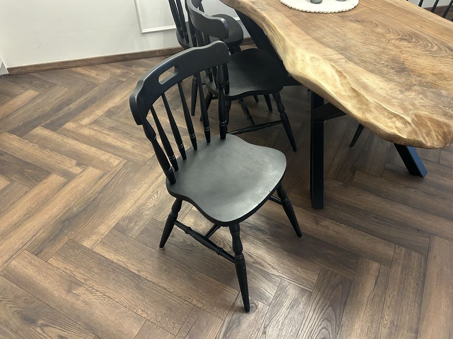 Дървени черни трапезни столове