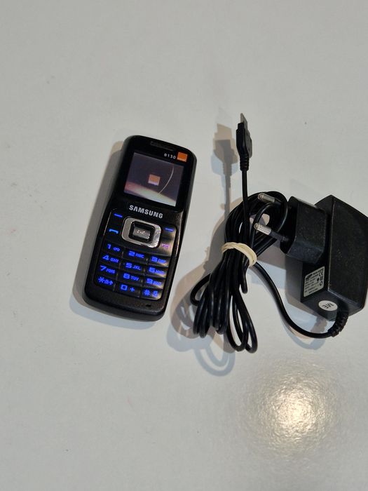 Telefon cu butoane cu tastatura iluminata