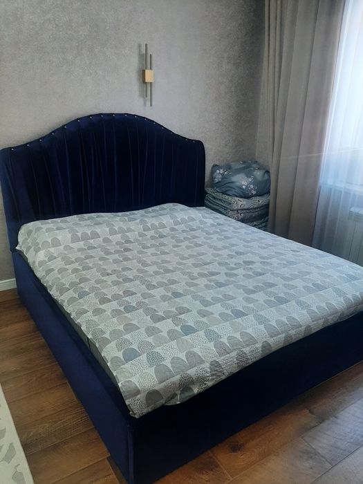 Продам кровать с матрасом