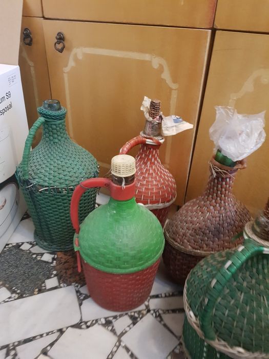 Продавам стари стъклени дамаджани