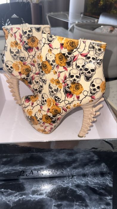 Боти, ботуши чизми