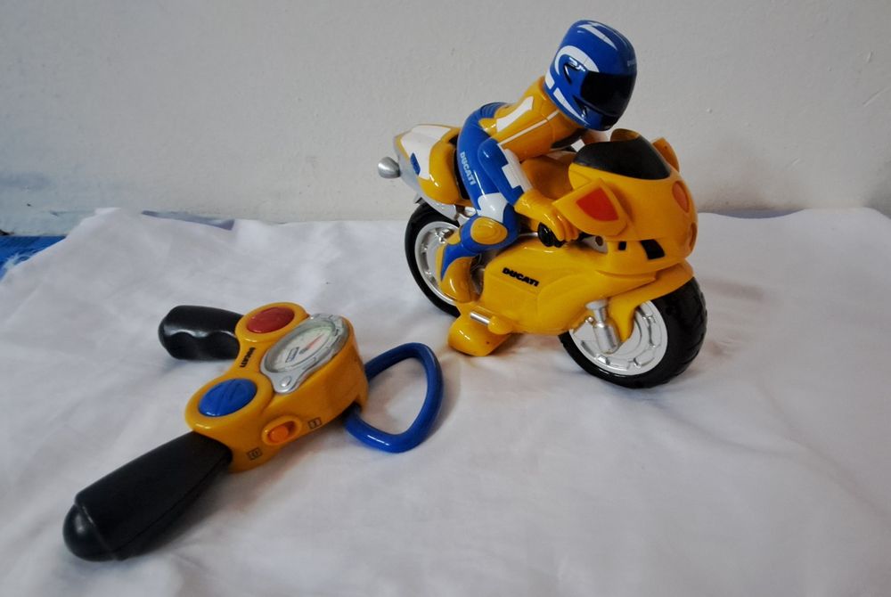 Chicco - Motocicleta Ducati cu Telecomanda