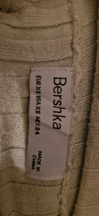 Pulover scurt cu maneci lungi Bershka XS