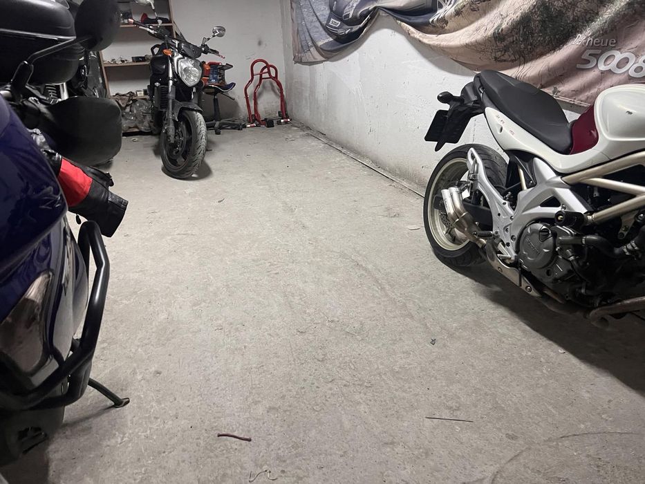 Споделен гараж за мотори
