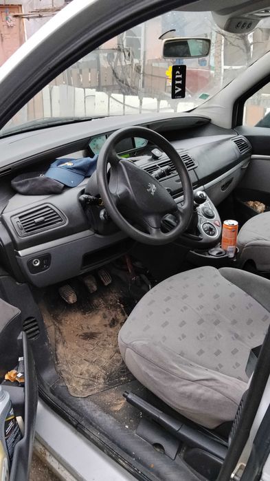 Peugeot 807 cu 7 locuri