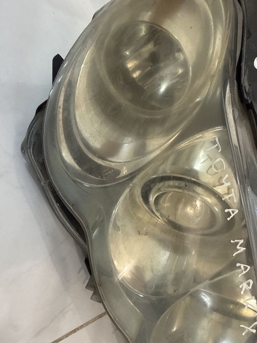 Фара от тойоты марк х