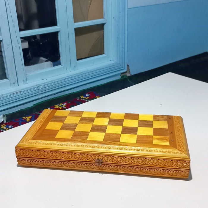 Shaxmat. Qo‘l mehnati yog‘ochdan yasalgan